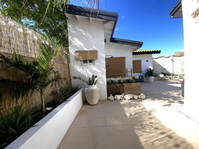 Palm Beach Vacaysuites - Garden Suite - Poolside