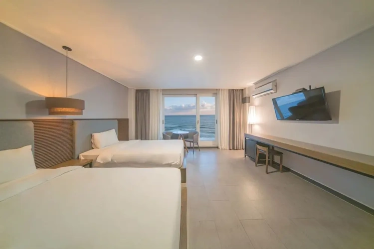 Standard Twin Family room with balcony
