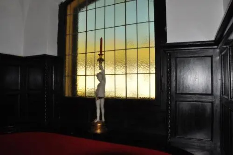 Casa Cu Farfurii