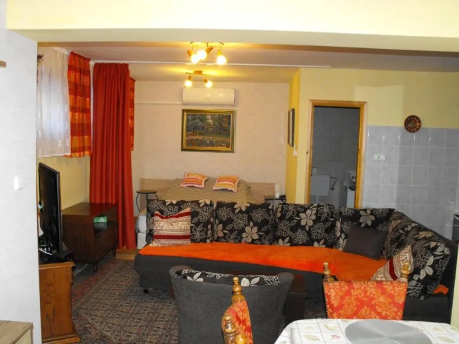 Standard Family room with garden view
