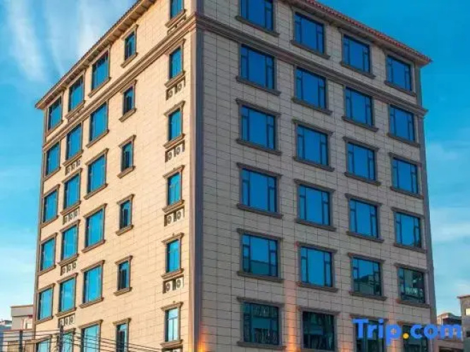 Luoding Langyue Star Hotel