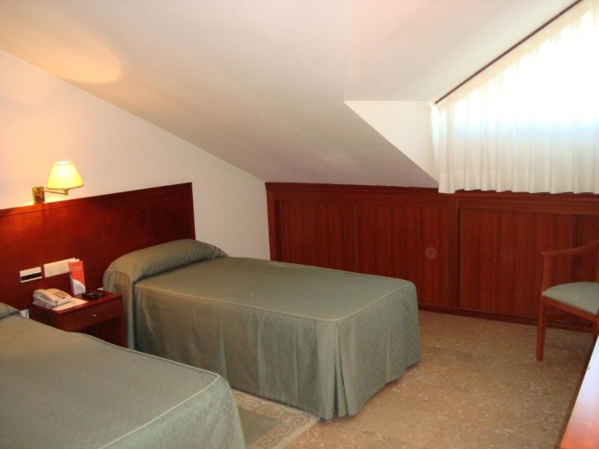 Standard Twin Attic room