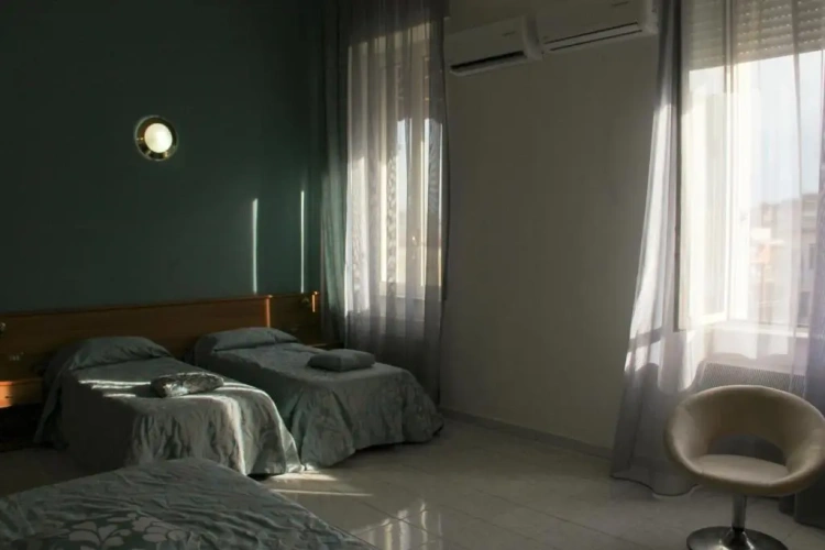 Standard Triple room