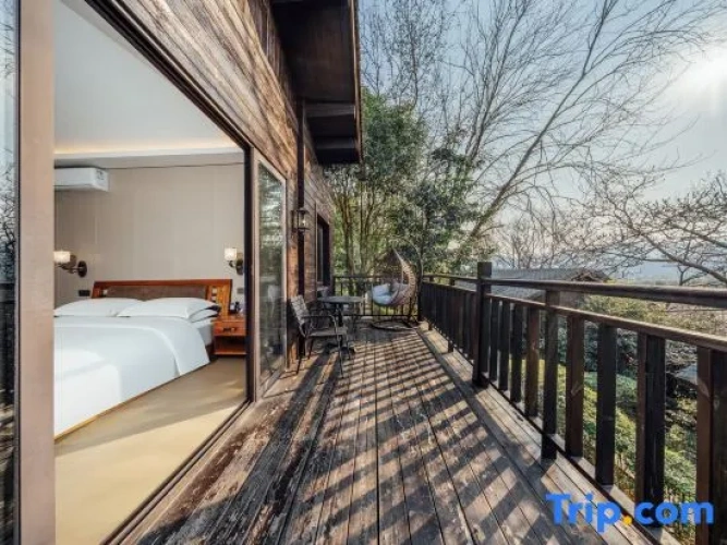 Deluxe Double room with view