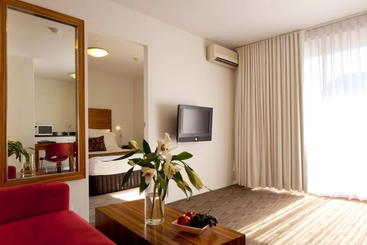 Cambridge Hotel
