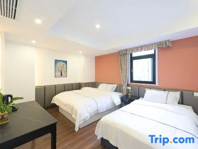 Premier Triple Suite