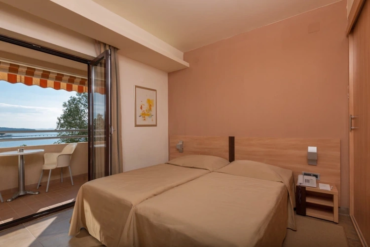 Standard Twin room with balcony