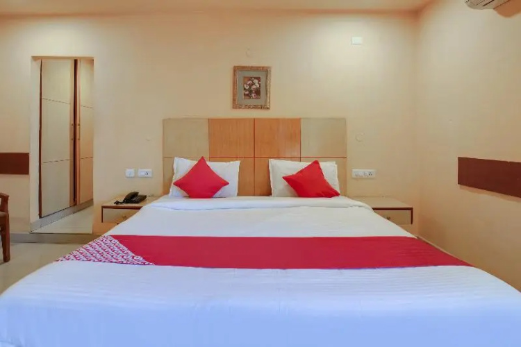 OYO 48723 Shanthaa Residency Lodge