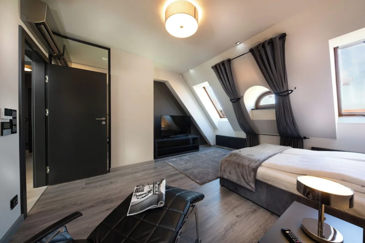 Small Venice Apartments