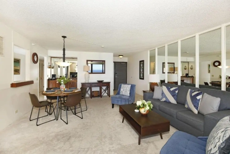 2 Bedrooms Apartment