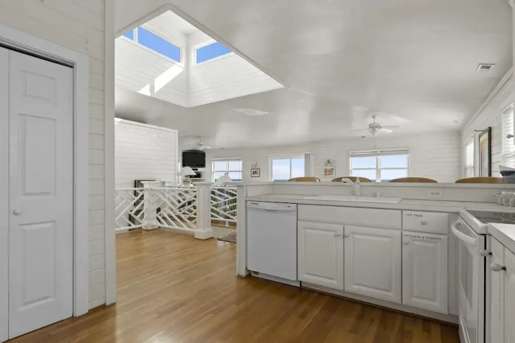 Suncatcher 4 Bedroom Home by RedAwning