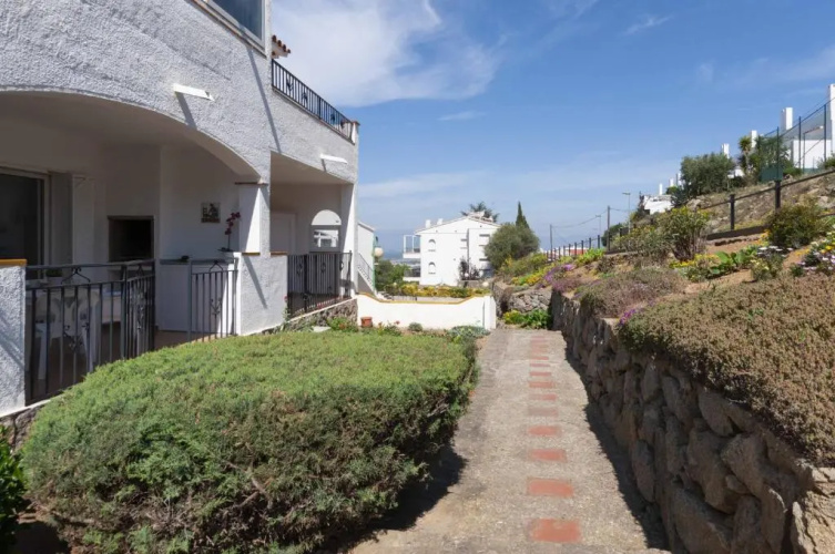 1205 JARDINS con PISCINA