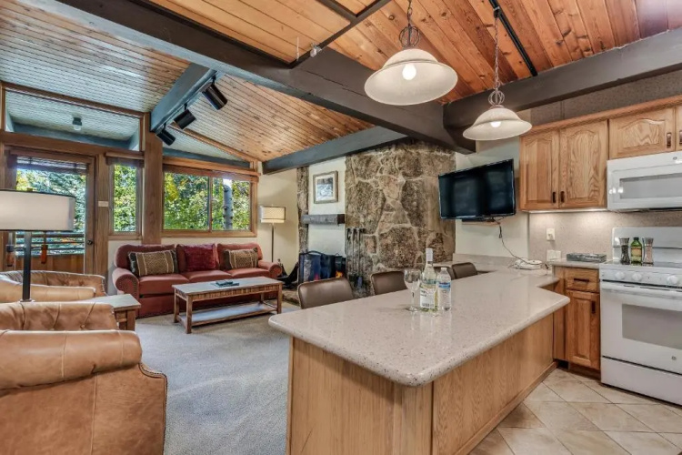 Laurelwood Condominiums Studio Premier Unit 209