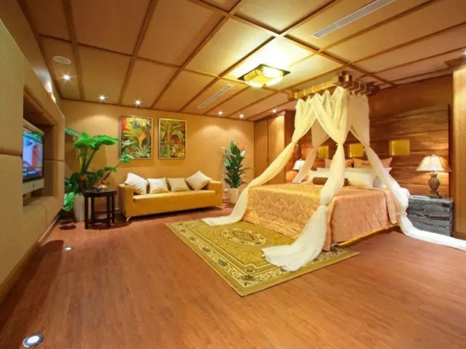 Rainbow Forest Motel