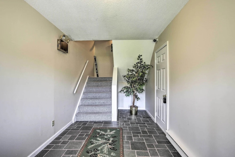 Peaceful Catskills Condo w/ Deck + Mountain View!