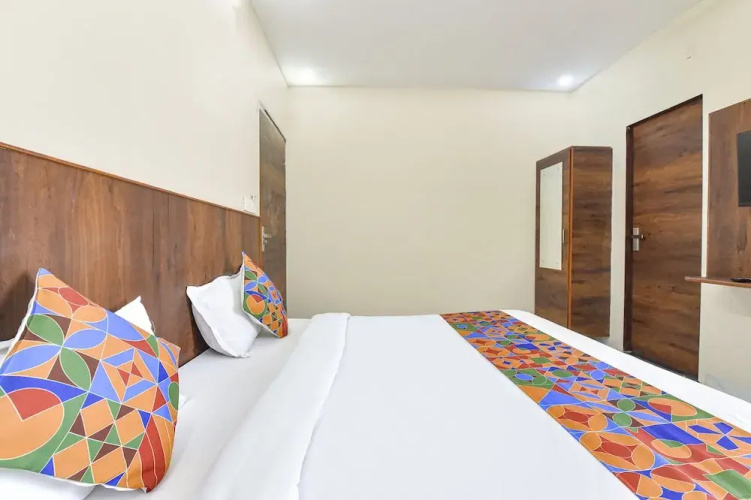 Fabhotel Lavish Palace