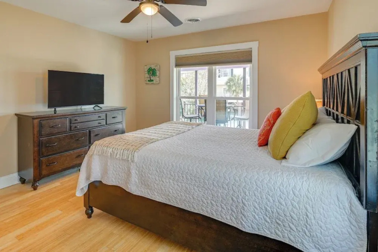 Walk to Surfside Beach: Poolside Oasis