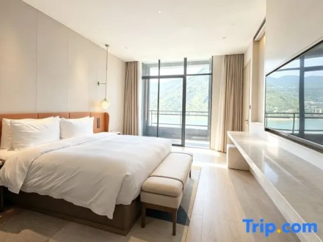 1 Bedroom Suite with river view