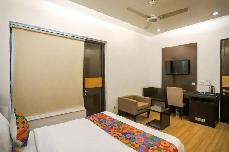 FabHotel Rivlet Residency