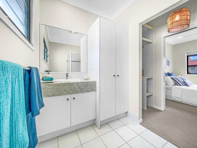 Beachside Serenity Apartment