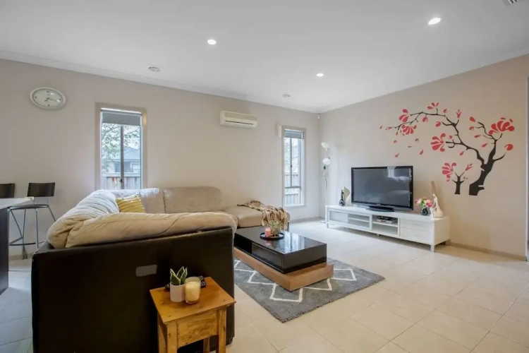 4 Bedrooms Cottage