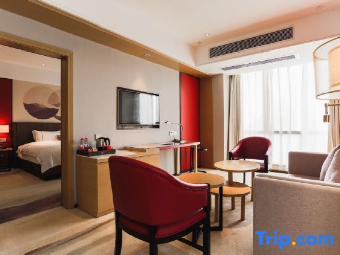 1 Bedroom Business Suite