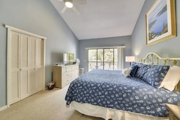 17 Sailmaster Commons - 2 Br home by RedAwning