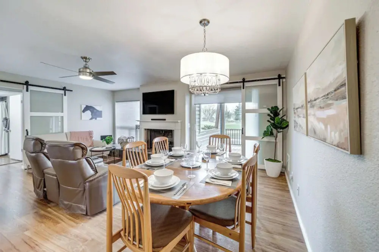 Deck & Golf Course Views: Munds Park Condo!
