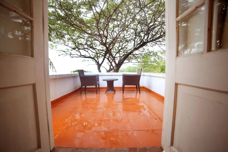 Deluxe Double room with balcony and with sea view