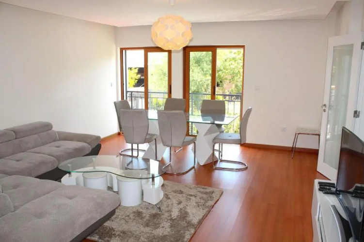 Damaia Apartment