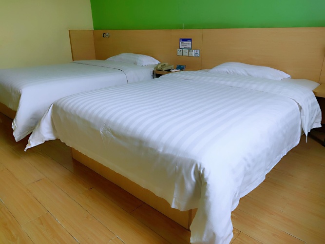 Standard Twin room with city view