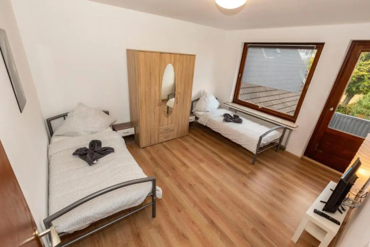AVR Apartment HOF 7