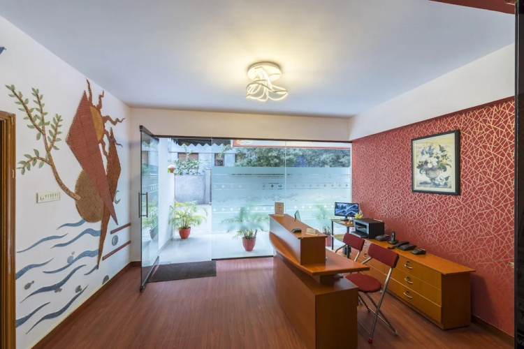 Hotel Raj Comforts - Golf View