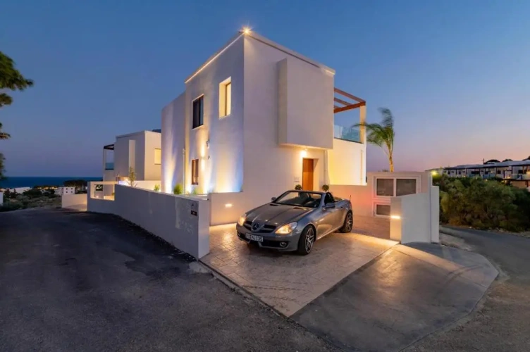 3 Bedrooms Villa