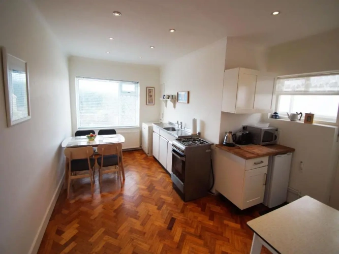 2 Bedrooms Cottage