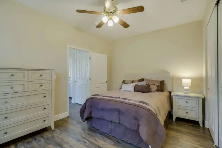 Desirable Reno Apartment: 15 Mi to Ski Slopes!