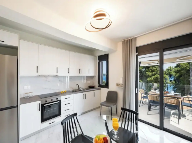 N&G Deluxe Maisonette