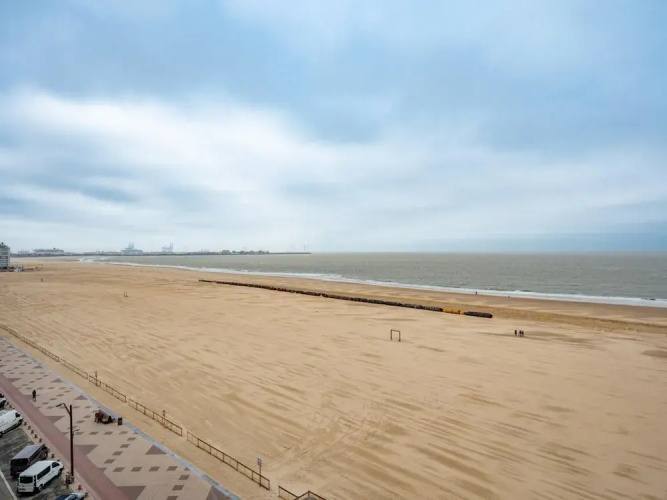 Spacious 9-guest Knokke Apt