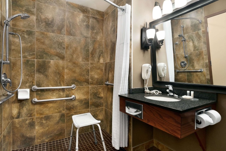 Days Inn & Suites by Wyndham Strathmore photo 9