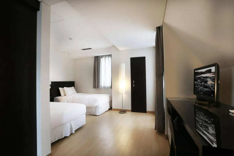 Doulos Hotel