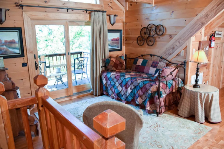 PAPA BEAR'S DEN - 5 Br Cabin