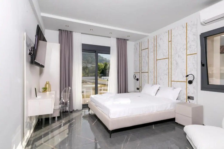 B&D Luxury Suites