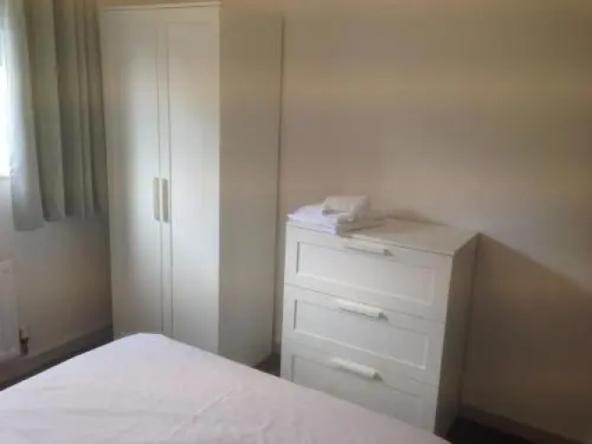 The Beeches 2 - Serviced Duplex Apartment