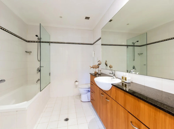 BONDI BEACH RETREAT (016i)