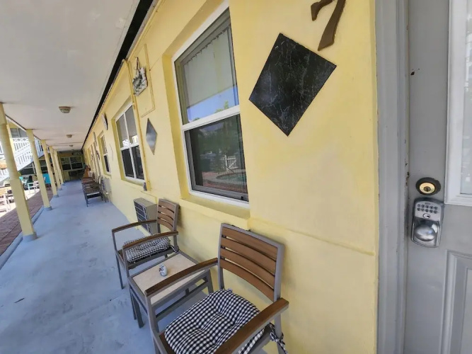 Silver Sands Motel