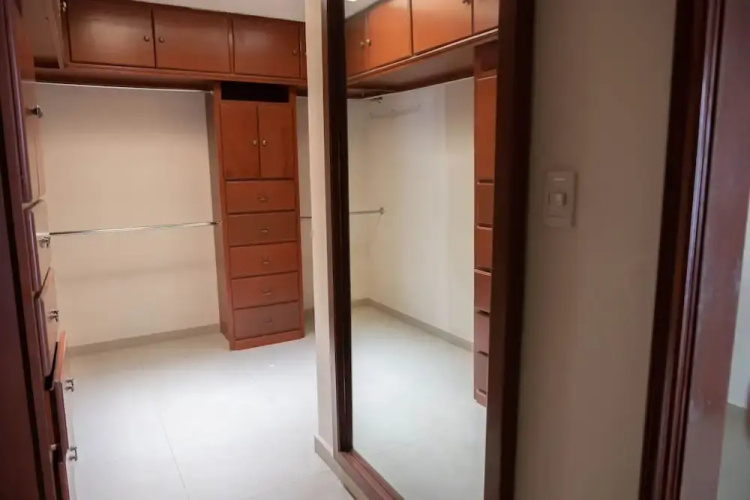 17 Residence For 15 People With Pool