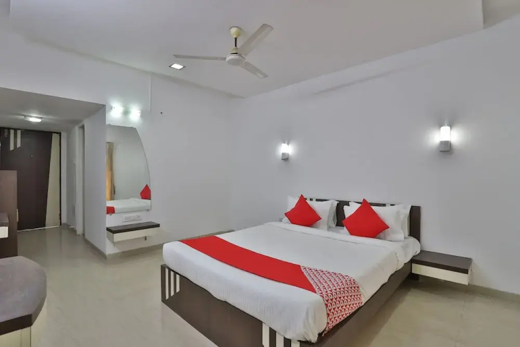 OYO 42415 Utkarsh Hotel