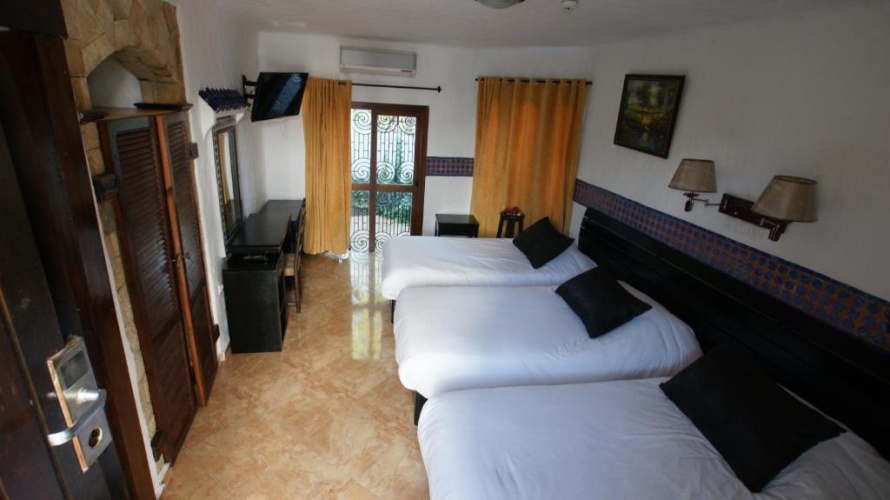 Standard Triple room