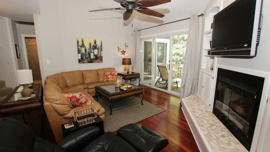 Sideways - 4 Br home by RedAwning