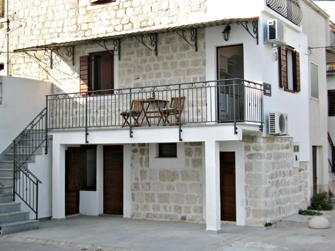 Apartment with sea view
